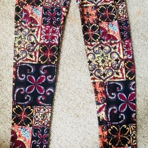 LulaRoe OS Capri leggings